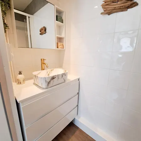 Les Amoureux - T2 Hyper Centre Ville, 100m Plage, A Pied, Wifi *